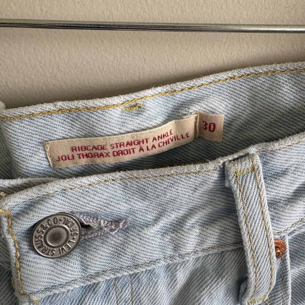 Levi’s Ribcage Straight Jean - Picture 6 of 8